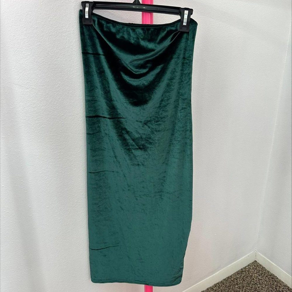 BOOHOO STRAPLESS VELVET MIDI‎ DRESS- SIZE 10